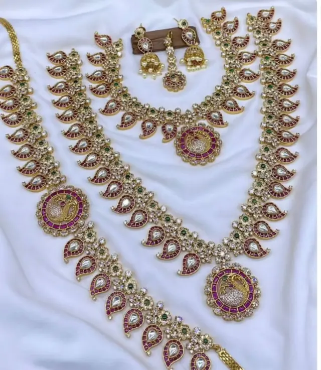 A bride wearing a South Indian bridal jewellery set