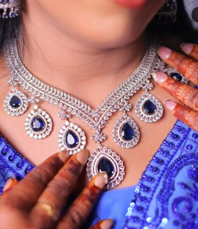 A bride wearing a South Indian bridal jewellery set