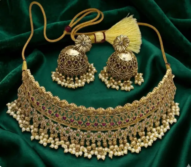 A bride wearing a South Indian bridal jewellery set