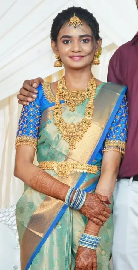 A bride wearing a South Indian bridal jewellery set
